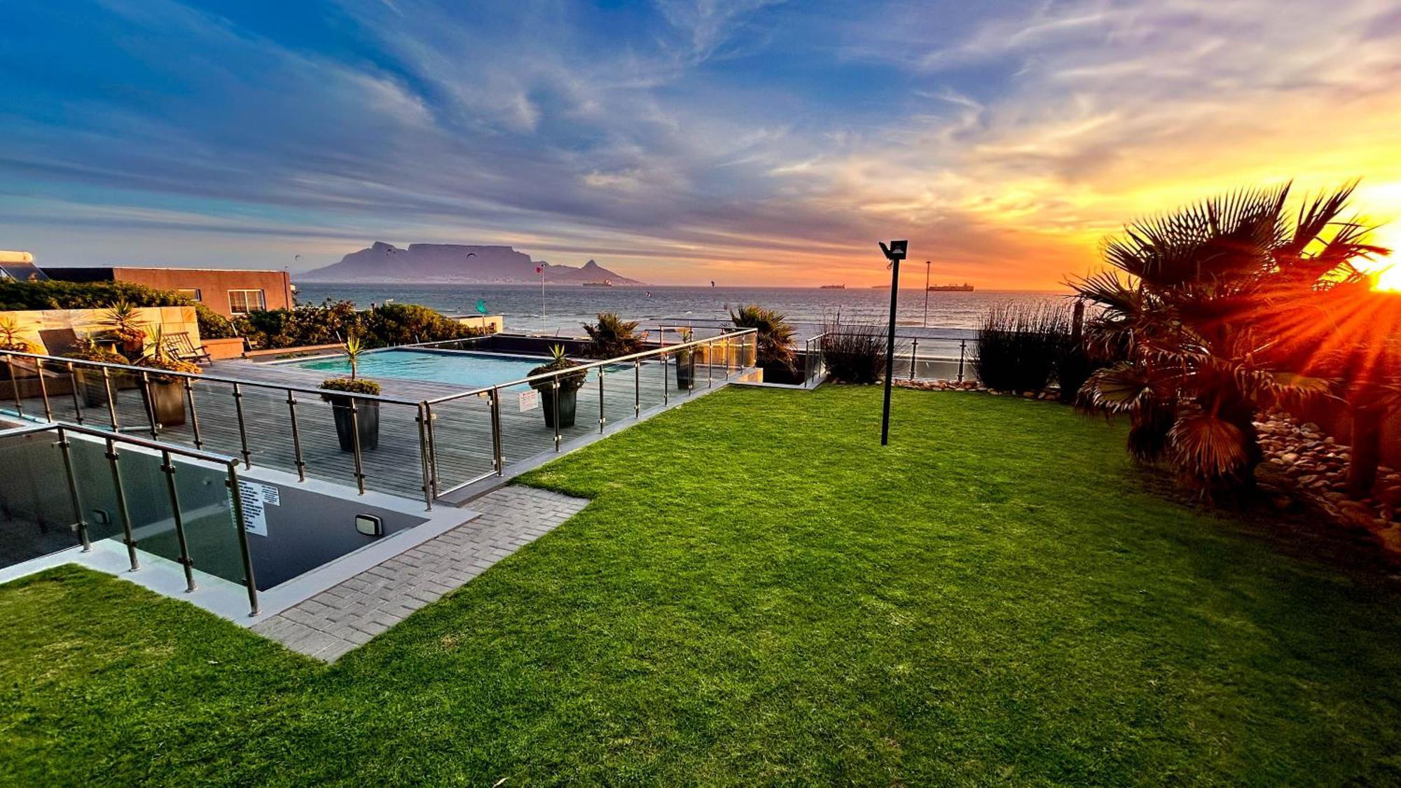 Heaven On Earth - Blouberg Beachfront Self-Catering Apartment Bloubergstrand Eksteriør billede